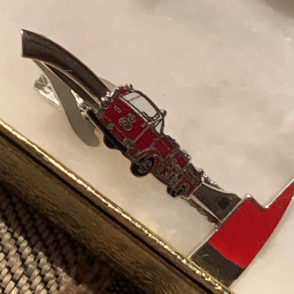 VINTAGE RED FIRE ENGINE 🚒 AND AXE TIE CLIP
